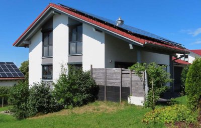 Neuwertiges Vollholz-Haus - zum richtig Wohlfühlen!