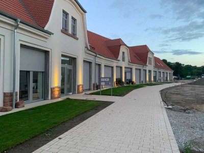 Besonderes Wohnen: Möblierte 1,5-ZKB in stilvoller Remise mit privatem, uneinsehbarem Garten