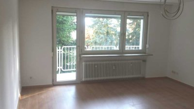BAD HOMBURG: Gepflegte 3 Zi.-Wohnung in ruhiger und zentraler Lage!