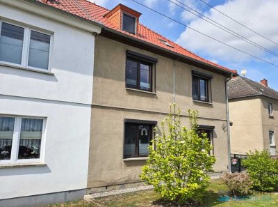 Dr. Lehner Immobilien NB - 
Modernisierte DHH mit 2 WE und großer Werkstatt