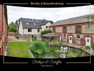 Großzügiger Dreiseitenhof mit Mehrgenerationenhaus auf großem Grundstück