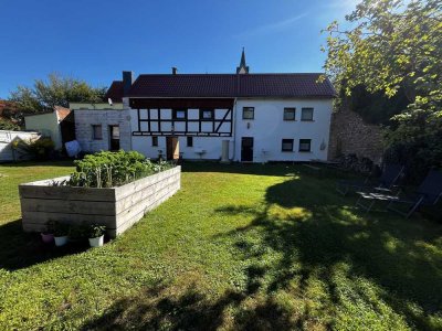 Liebevoll gestalteter Vierseitenhof!!!