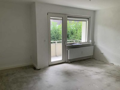 neuer Laminatboden! Schöne Erdgeschoss-Wohnung mit Balkon am Föhrenweg frei!