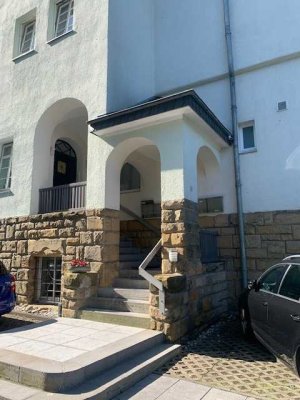 Unverbaubarer Blick ins Grüne: Stilvolle 2-Zimmer-Wohnung am Hangeweiher