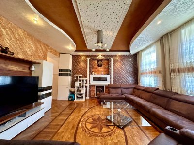 98 m² Luxus-Altbau mit 4 Zimmern