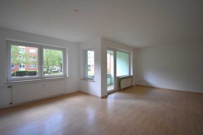 geräumige helle 2 Zimmer Wohnung mit Balkon und Wannenbad