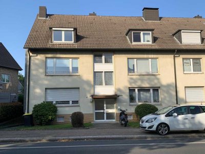 *noch in Renovierung | gut geschnittene 2-Raum-Wohnung | Tageslicht-Duschbad | Wohnzimmer, Parkett*