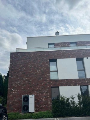Geschmackvolle, neuwertige 3-Raum-Penthouse-Wohnung mit geh. Innenausstattung mit EBK in Rellingen