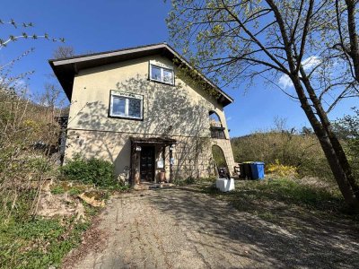 Charmantes Einfamilienhaus mit Potenzial für eine Einliegerwohnung in einzigartiger Lage