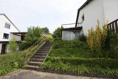 Blick auf Burg Lichtenberg: Geräumiges Haus mit Potenzial