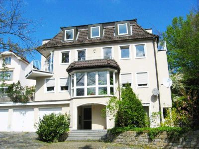 Großzügige 3-Zi-Whg mit Terrasse, Wintergarten und Garage! Frei ab 01.11.25!