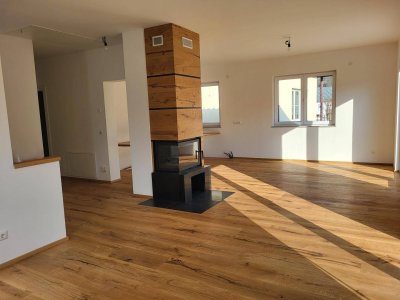 Leistbarer Neubau Bungalow barrierefrei klein fein mit XL-Terrasse, Erstbezug, Photovoltaikanlage & Doppelcarport in 1A Lage in Ampflwang am Hausruck