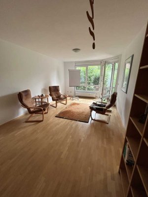 Wunderschöne 2 ZKB EG-Wohnung mit Garten und Stellplatz