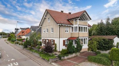 Charmantes 2-Familienhaus mit großzügigem Garten in Friedrichshafen!