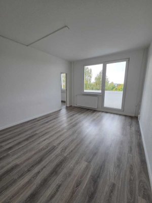 gut geschnittene 2-Raum-Wohnung mit Wannenbad, Balkon und Keller