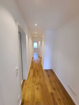 Erstbezug nach Kernsanierung mit Balkon und optionaler Garage