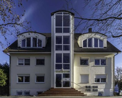 Helle bezugsfreie 3 Zimmer Wohnung mit offener Küche in Blankenfelde-Mahlow und PKW Stellplatz