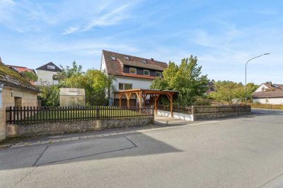 Gepflegtes Zweifamilienhaus mit Balkon und zwei Terrassen