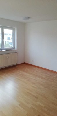 Sonnige, gut geschnittene 2-Zimmer-DG-Wohnung mit großzügigem Balkon in Freiberg am Neckar