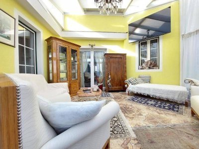 Großzügiges Wohnhaus mit Wohnrechtnutzung in Hochstraß
