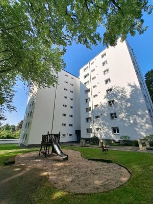 Attraktive 2 Zimmer mit Balkon und wunderschönem Fernblick incl.  Aufzug im renovierten Hochhaus