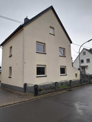 Ich bin für Sie frei! EFH mit Garten und 2 Garagen