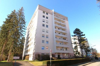 Attraktive 4-Zimmer-Wohnung mit Balkon und Tiefgaragenstellplatz in Erlangen-Alterlangen !