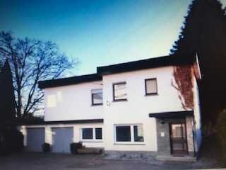 Charmantes Einfamilienhaus mit Kamin, großem Balkon und Doppelgarage