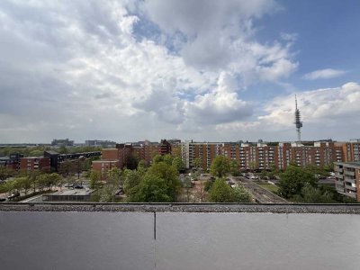 Erstbezug nach Sanierung mit Balkon und Einbauküche: Geschmackvolle 2-Zimmer-DG-Wohnung