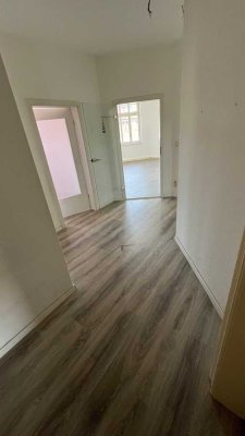 Leubnitz, 4-Zi.-Whg. mit Wanne UND Dusche plus Zusatz-Zimmer