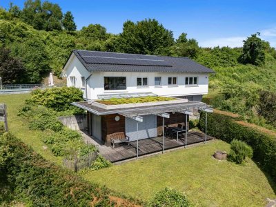 Freistehendes EFH mit Einliegerwohnung,
grossem Garten, Pool und Garage
in 79346 Endingen