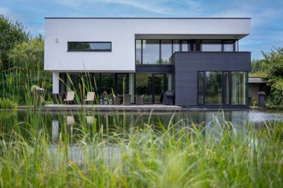 ++ WOHNPARADIES AM SEE ++ Außergewöhnliches Anwesen mit zwei Häusern und privatem Schwimmteich