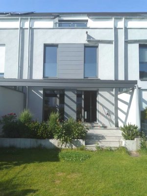 Exklusives 5-Raum-Reihenhaus mit EBK in Bad Homburg von der Höhe