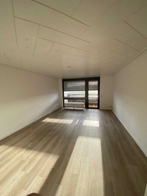 Moderne 4‑Zimmer Wohnung mit Balkon im 17. OG in Heddesheim