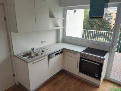 GEMÜTLICHE 2-ZIMMER-DACHGESCHOSS-WOHNUNG *INKL. KÜCHE*!