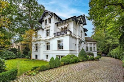 Zeitlose Eleganz trifft modernen Luxus – repräsentative Villa in Toplage!