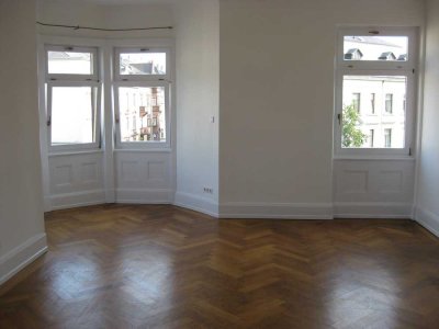 *Bornheim* 6-Zimmer-Altbauwohnung mit Balkon