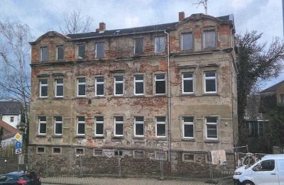 MEHRFAMILIENHAUS MIT SANIERUNGSPLANUNG