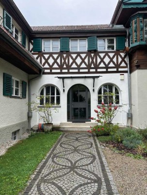 Historische Villa, die Geschichte bewahrt und Zukunft ermöglicht.