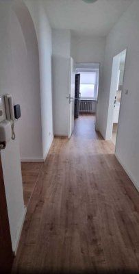 Zentrale 2-Zimmer-Wohnung ab 01. Juli zu vermieten – Küche zur Ablöse