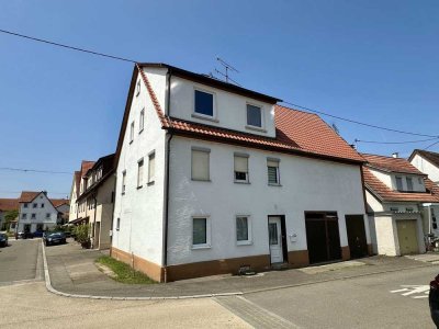 Ehemaliges Bauernhaus mit Doppelgarage und viel Ausbaumöglichkeiten
