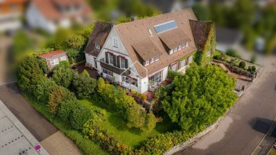 Großzügiges Wohnhaus mit Praxis und Garten in ruhiger Lage