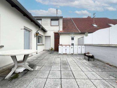 Alle Möglichkeiten stehen offen! Einfamilienhaus mit Gewerbeeinheit, großer Terrasse und Werkstatt!