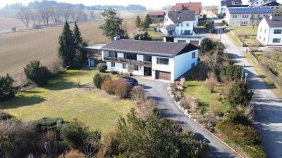 3.200 m² großes Anwesen mit stattlichem Einfamilienhaus in unverbaubarer Hanglage in Adlhausen