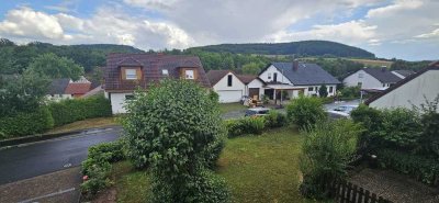 3-Zimmer-K-B-Wohnung, Garten + Balkon, Blick auf Schloss Saaleck