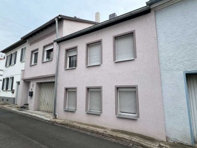 PREISREDUZIERUNG! Reihenhaus in zentraler Lage von Bad Sobernheim zu verkaufen.