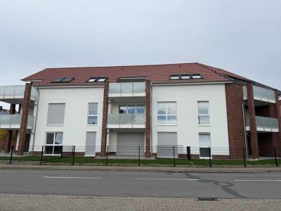 Neubau // Erstbezug, hochwertige und stilvolle Dachgeschosswohnung mit EBK und zwei Dachterrassen