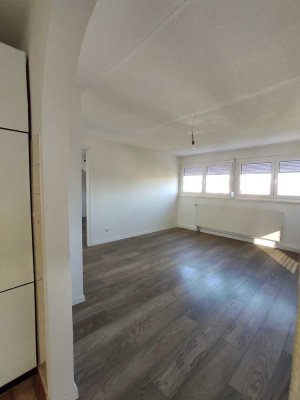 Helle 2 Zimmer Dachgeschoss Wohnung