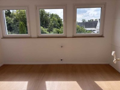 Wunderschöne, helle 3 Zimmer Wohnung mit tollem Ausblick. Am Weinberg (LP Nord)