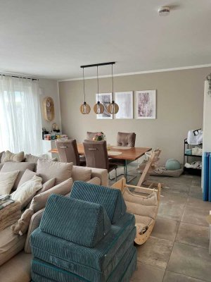 Preiswertes, geräumiges und neuwertiges Haus mit vier Zimmern und Einbauküche in Sankt